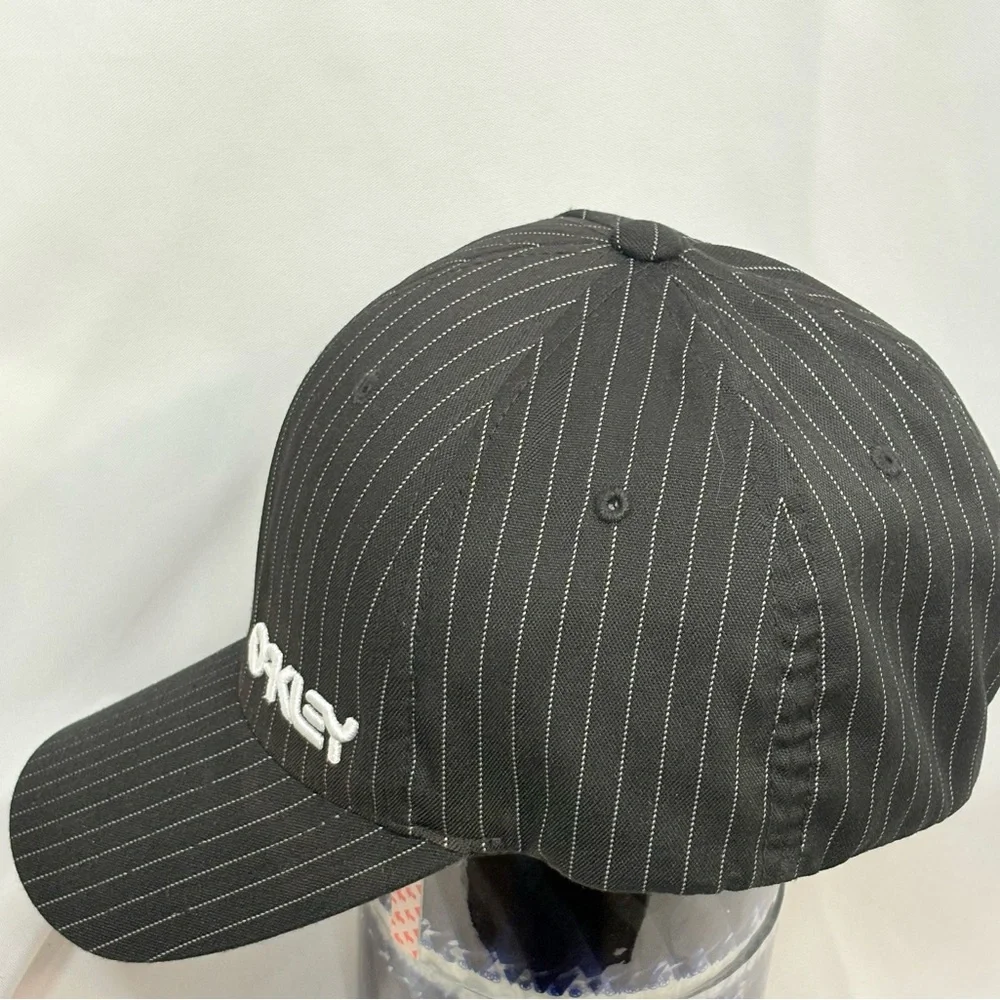 Oakley Fitted Pinstripe Hat Flexfit Size L/XL Black White Cap Tin Can? Wave?